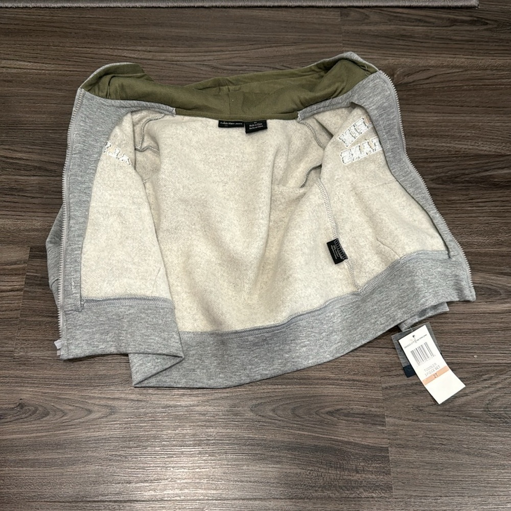 Boys Calvin Klein Outfit 3 pieces set - Picture 4 of 4